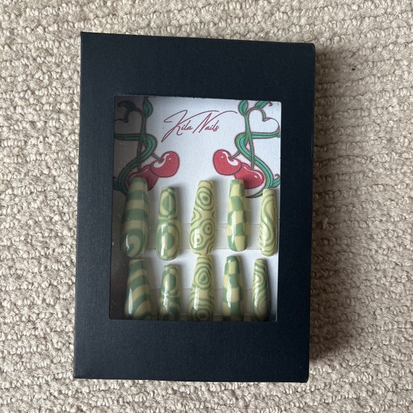 Euphoria Maddy Green Mod Nail set - Picture 1 of 1